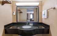 In-room Bathroom 6 Super 8 by Wyndham Atoka