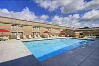 Swimming Pool Best Western Plus Bridgeport Inn