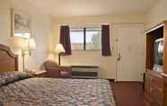 Bedroom 2 Days Inn by Wyndham Plainfield