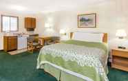 Bedroom 2 Days Inn by Wyndham Alpena