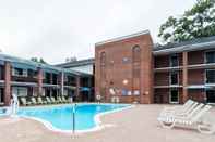 Swimming Pool Rodeway Inn & Suites Williamsburg Central