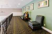 Lobby Rodeway Inn & Suites Williamsburg Central