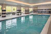 สระว่ายน้ำ Fairfield Inn & Suites by Marriott Altoona