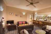 Bar, Cafe and Lounge Best Western New Holmwood Hotel