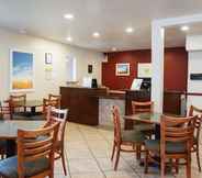 Lobby 2 Days Inn by Wyndham Encinitas Moonlight Beach