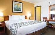 Phòng ngủ 5 Days Inn by Wyndham Encinitas Moonlight Beach