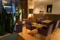 Quầy bar, cafe và phòng lounge IntercityHotel Ulm
