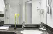 In-room Bathroom 6 IntercityHotel Ulm