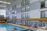 Swimming Pool Mankato City Center Hotel