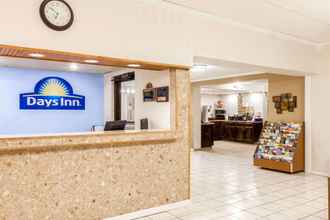 Lobby 4 Days Inn by Wyndham Syracuse