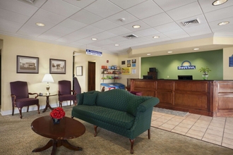 Lobby 4 Days Inn by Wyndham Frederick