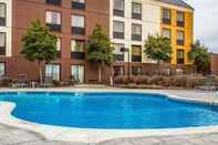 Swimming Pool Comfort Inn At the Park