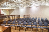 Dewan Majlis Norwood Inn & Suites North Conference Center