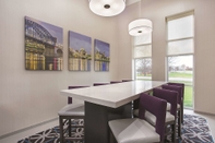 Functional Hall La Quinta Inn & Suites by Wyndham Chattanooga - East Ridge