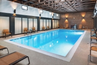 Swimming Pool Courtyard by Marriott Hartford Cromwell