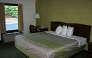 Bedroom 4 Travelodge by Wyndham Roanoke