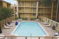 Swimming Pool La Quinta Inn by Wyndham Temple