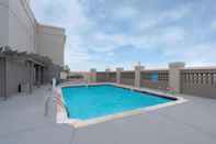 Swimming Pool La Quinta Inn by Wyndham Cheyenne