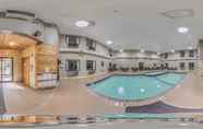 Swimming Pool 4 Comfort Inn