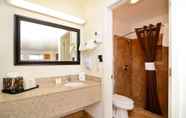 Toilet Kamar 5 Best Western Colorado River Inn