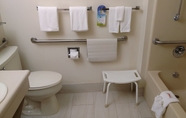 In-room Bathroom 3 Days Inn by Wyndham Ashland