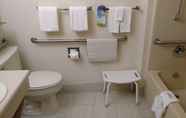 Toilet Kamar 3 Days Inn by Wyndham Ashland