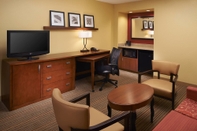 Ruang Umum Courtyard by Marriott Louisville East