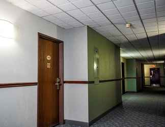 Lobby 2 American Inn and Suites Dundee