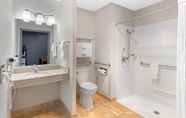 In-room Bathroom 6 Econo Lodge Socorro