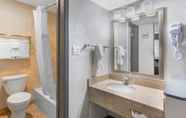 In-room Bathroom 7 Econo Lodge Socorro