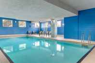 Swimming Pool Days Inn by Wyndham Victoria Uptown