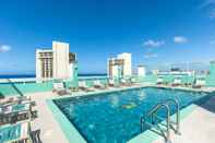 Swimming Pool Pacific Monarch Hotel