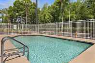 Swimming Pool Days Inn by Wyndham Orange Park/Jacksonville