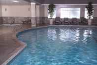 Swimming Pool DoubleTree by Hilton Tulsa Downtown