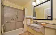In-room Bathroom 3 Best Western Inn of St. Charles