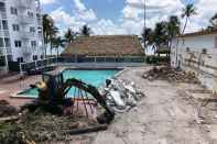 Swimming Pool Beachcomber Resort & Club