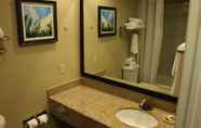 Toilet Kamar 7 Best Western Plus Sonora Oaks Hotel & Conference Center