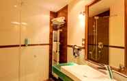 In-room Bathroom 6 Best Western Plus Palatin Kongresshotel