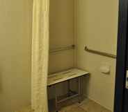 In-room Bathroom 6 Embassy Suites by Hilton Phoenix Biltmore