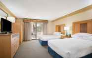 Bedroom 4 Embassy Suites by Hilton Phoenix Biltmore