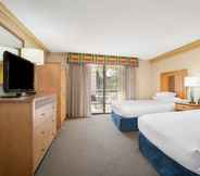 Bedroom 4 Embassy Suites by Hilton Phoenix Biltmore