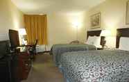 Bedroom 7 Days Inn by Wyndham Indianapolis Northeast