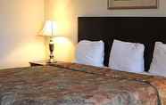 Bedroom 5 Days Inn by Wyndham Indianapolis Northeast