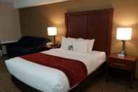 Bedroom Comfort Inn Toronto North