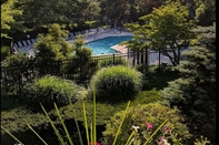 Swimming Pool Hilton Woodcliff Lake