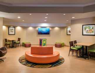 Lobi 2 Fairfield by Marriott Anaheim Resort