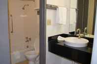 Toilet Kamar Executive Inn