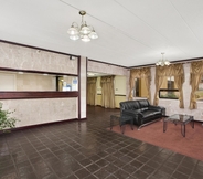 Lobby 4 Days Inn by Wyndham Hagerstown