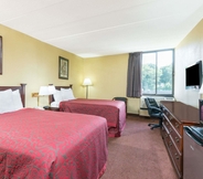 Bedroom 7 Days Inn by Wyndham Hagerstown