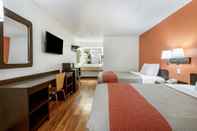 Bedroom Motel 6 Grove City, OH
